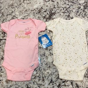 Gerber a princess onesie, 2 piece. 3-6M